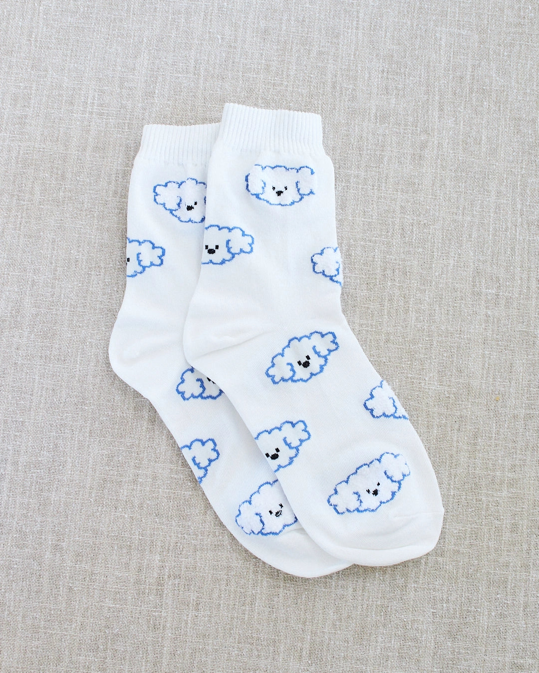 MULTIPLE WHITE SHEEP SOCKS