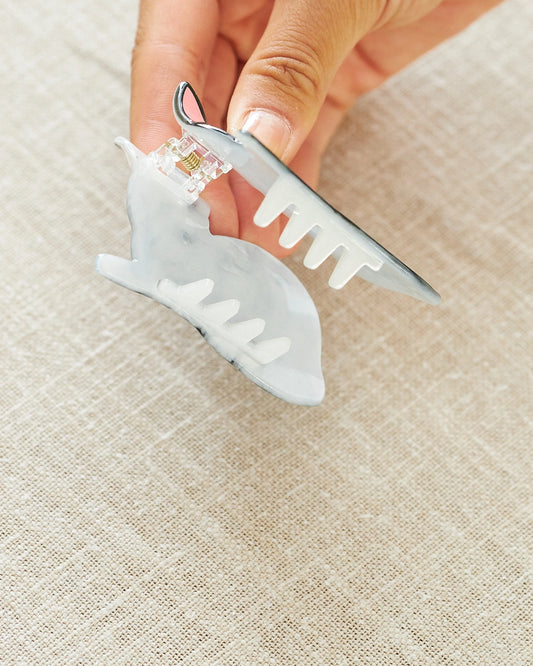 inside black cat hair clip