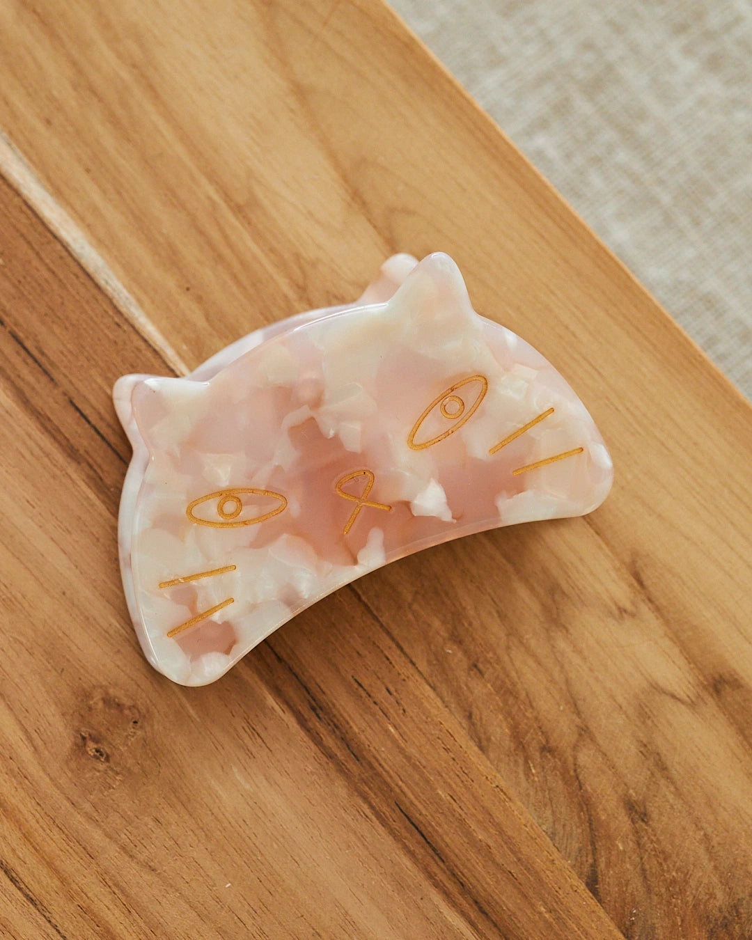 pink cat hair clip